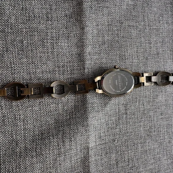 HEIDI DAUS Vintage Style Oval Watch. It Works! Battery 